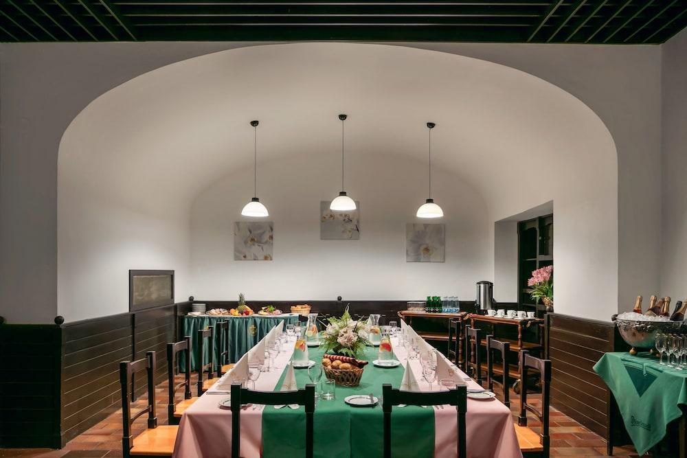 Ambassador Zlata Husa Прага Екстериор снимка Restaurant