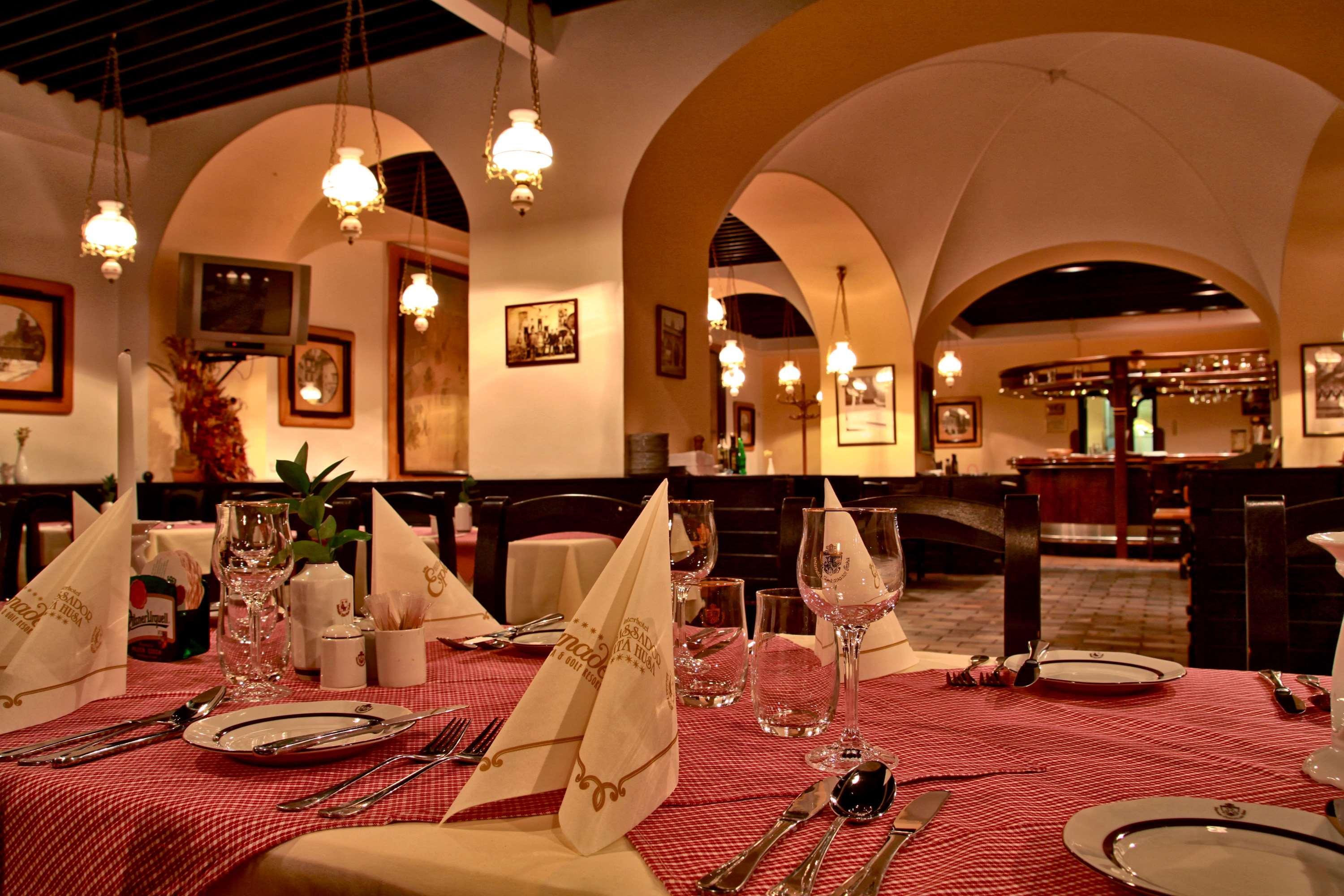 Ambassador Zlata Husa Прага Екстериор снимка Restaurant interior