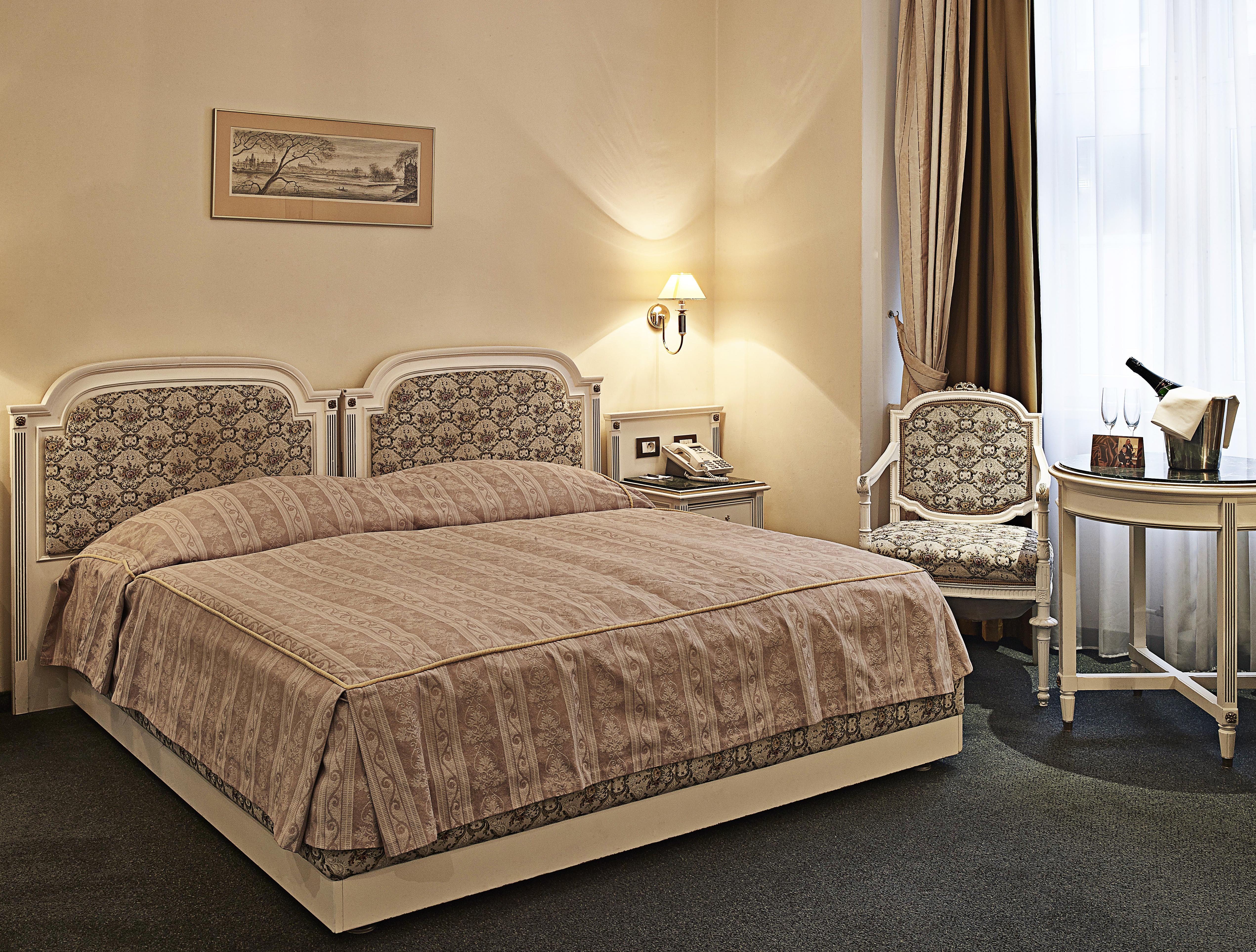 Ambassador Zlata Husa Прага Екстериор снимка A bedroom in the hotel