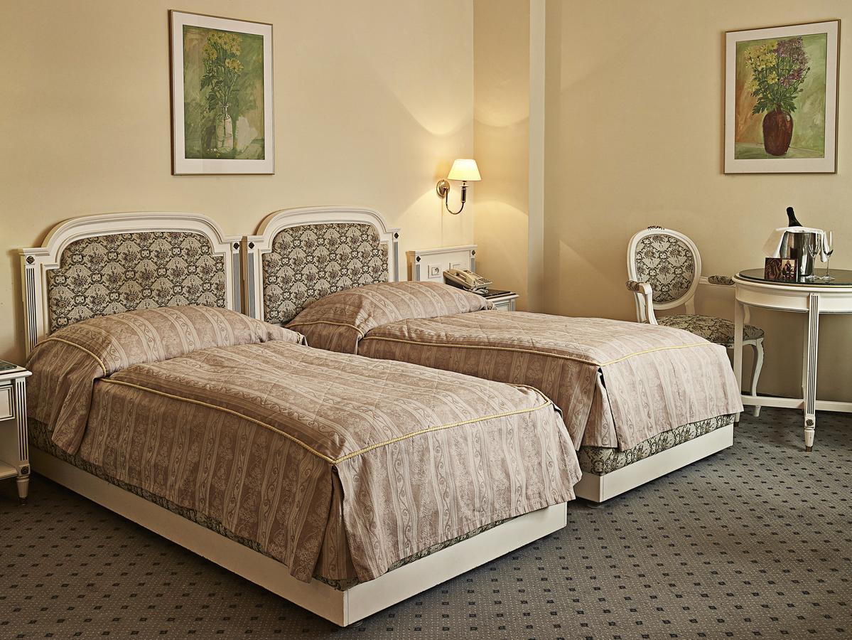Ambassador Zlata Husa Прага Екстериор снимка A room at the Grand Hotel