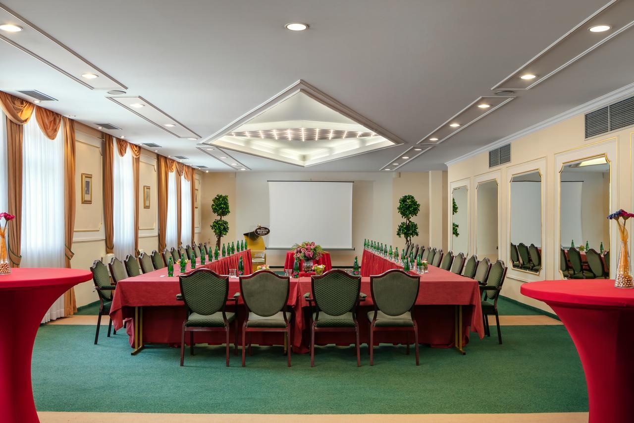 Ambassador Zlata Husa Прага Екстериор снимка Conference room
