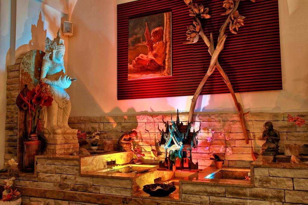 Ambassador Zlata Husa Прага Екстериор снимка A shrine to the Hindu goddess Kali